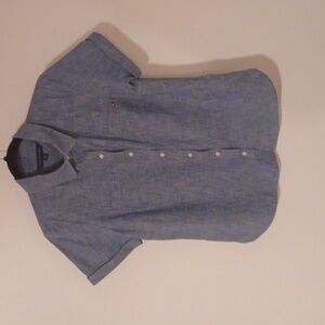 TOMMY Hilfiger cuff sleeve button front shirt sleeve shirt, size M.